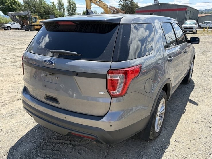 2017-ford-explorer-image-4