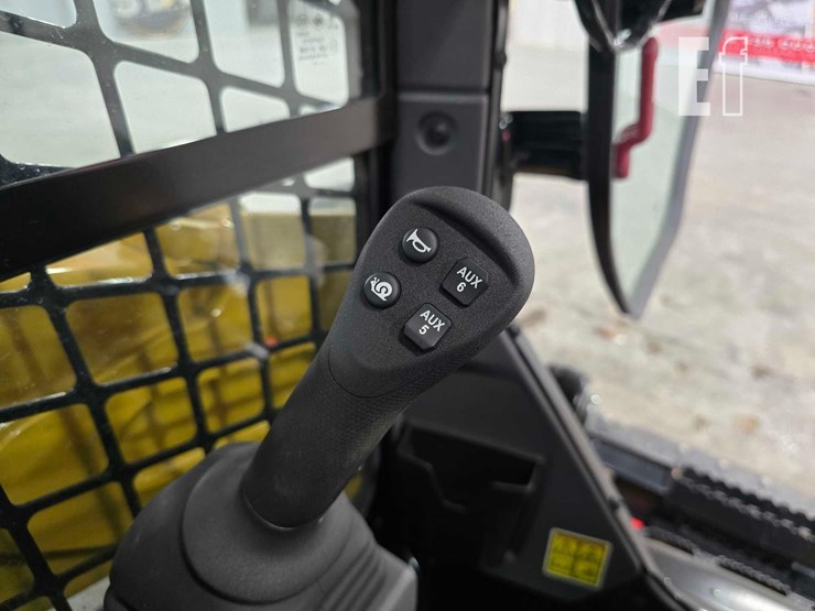 2025-caterpillar-255-image-16