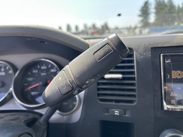 2010-chevrolet-silverado-2500-image-25