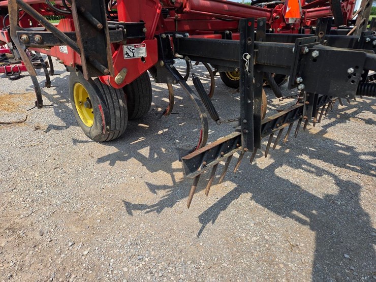 44'-sunflower-5055-44-field-cultivator-image-30