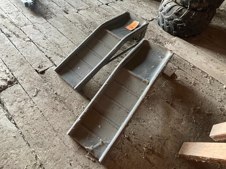 #2324-•-set-of-metal-car-ramps-image-1