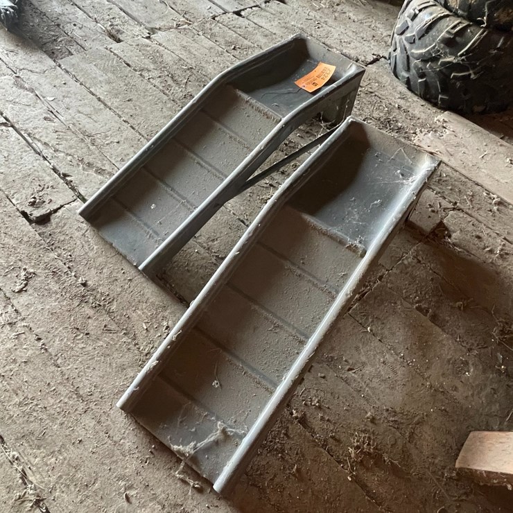 #2324 • Set of Metal Car Ramps