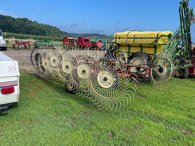 #1029-•-h&s-(12)-wheel-rake-image-6