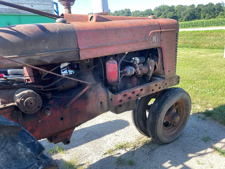 #1021-•-farmall-h-tractor-image-37