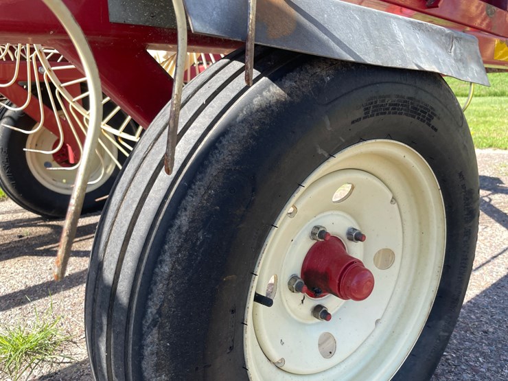 #1028-•-h&s-(12)-wheel-rake-image-14