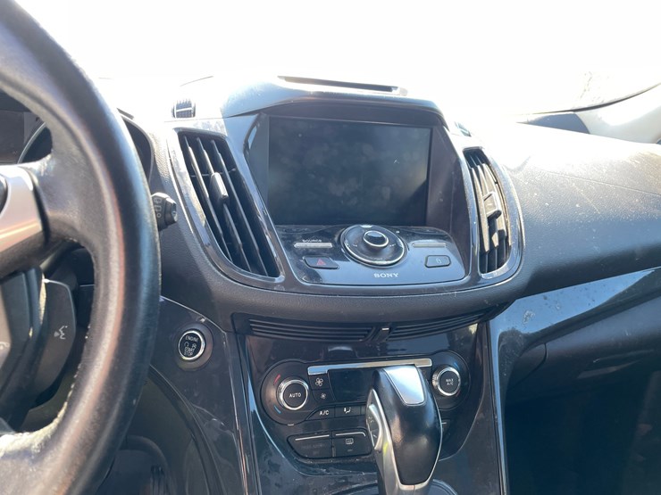 2014-ford-escape-titanium-image-37
