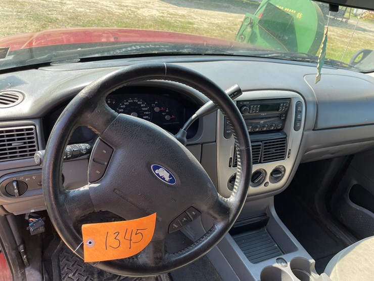 2005-ford-explorer-image-13