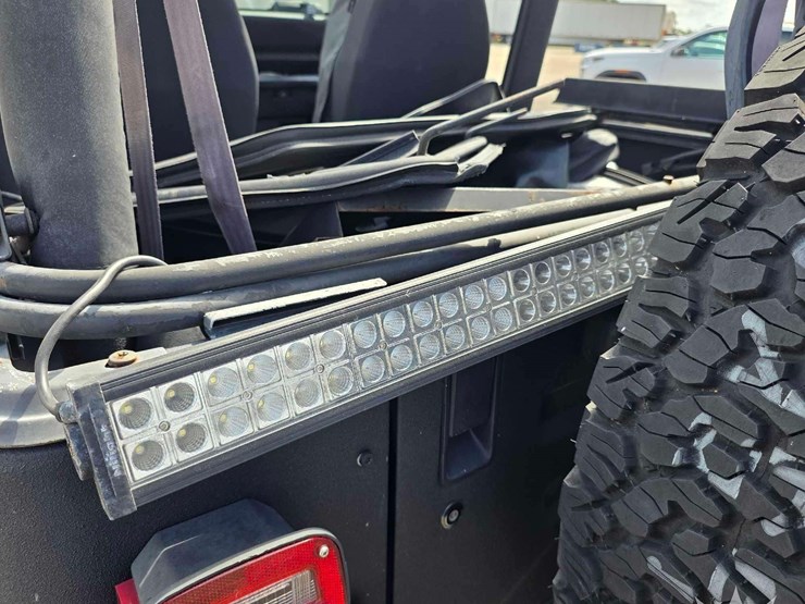 1995-jeep-wrangler-image-46