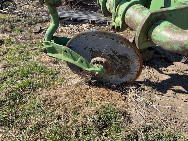 john-deere-three-point-three-bottom-plow-image-22