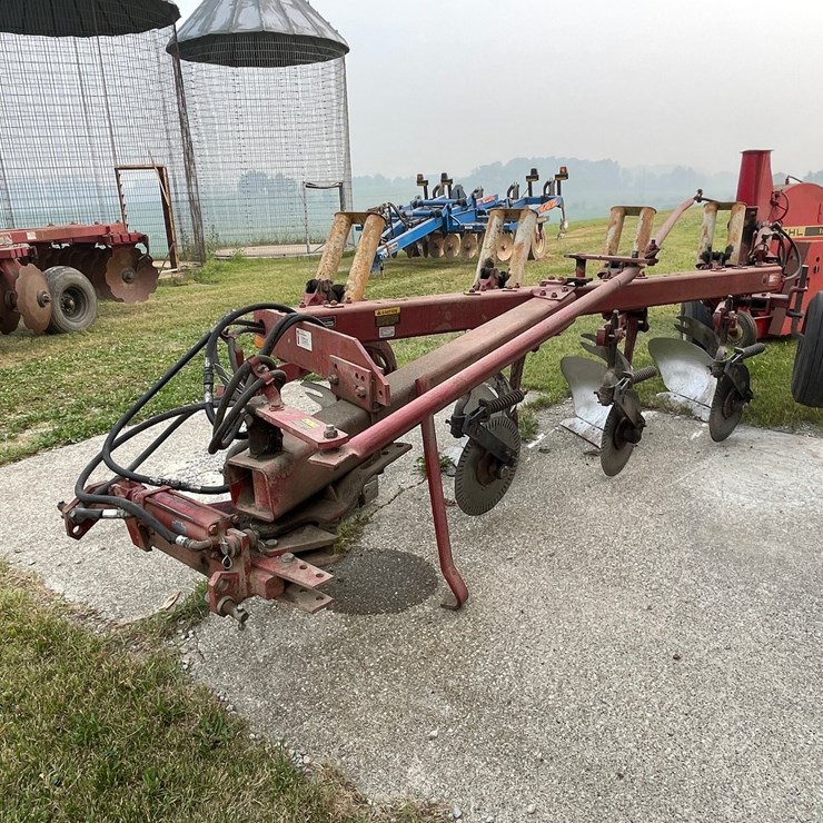 INTERNATIONAL 720
