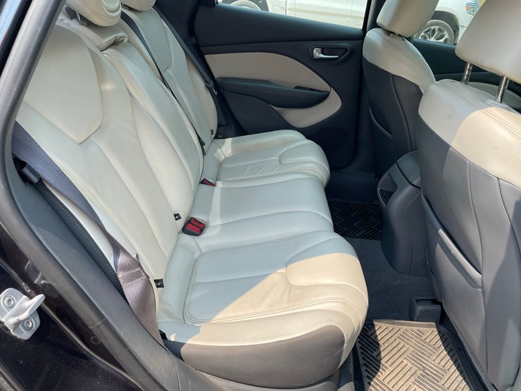 #1012-•-2013-dodge-dart-limited-(has-wi-title)-image-23