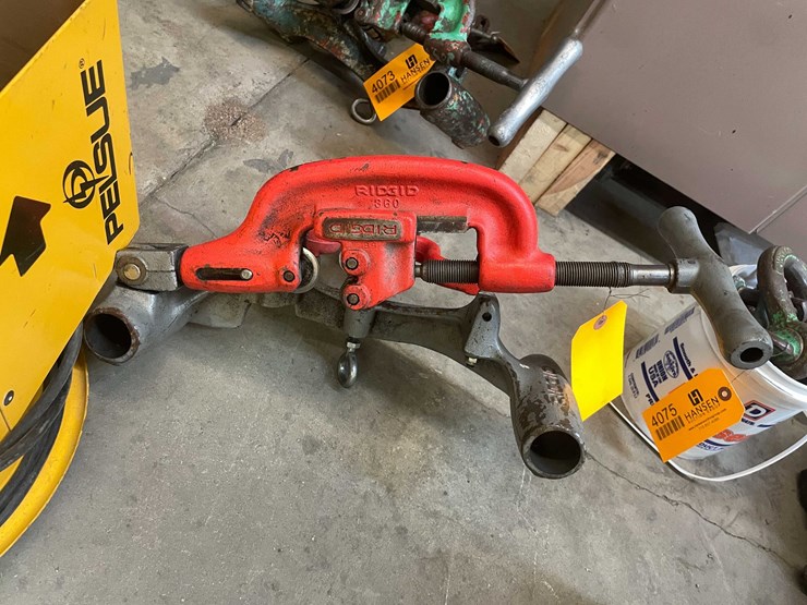 #4074-•-ridgid-860-pipe-cutter-and-reamer-image-4