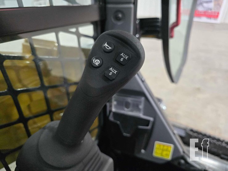 2025-caterpillar-255-image-16