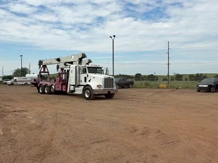 2015-peterbilt-365-image-1