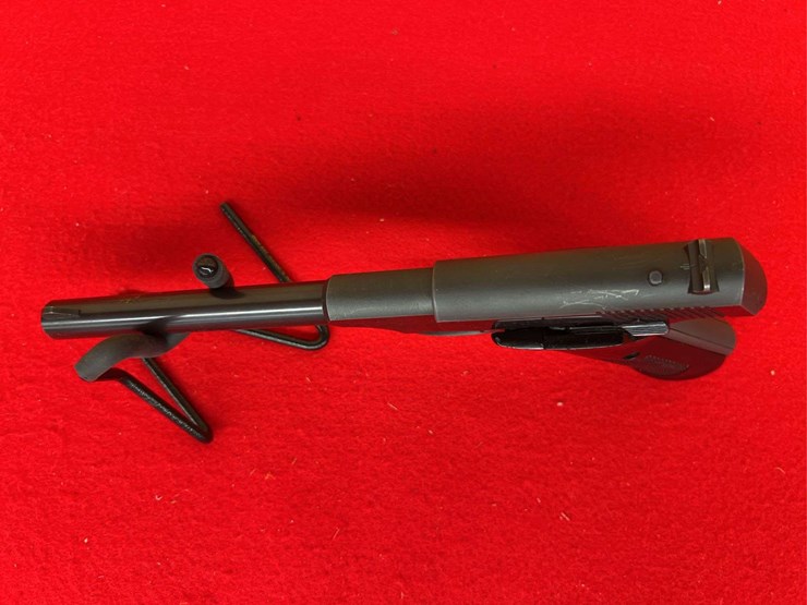colt-huntsman-.22-lr-semiauto-pistol-image-2