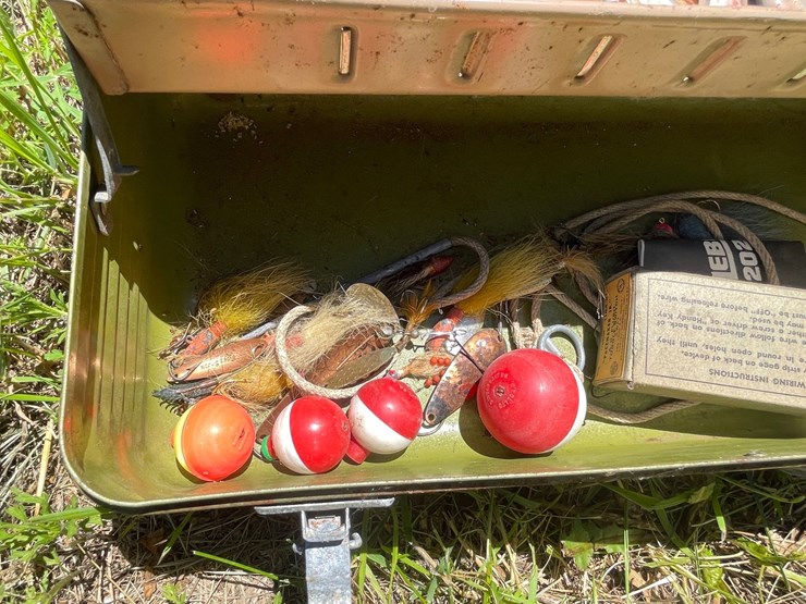 #3304-•-vintage-metal-tackle-boxes-with-contents-image-14