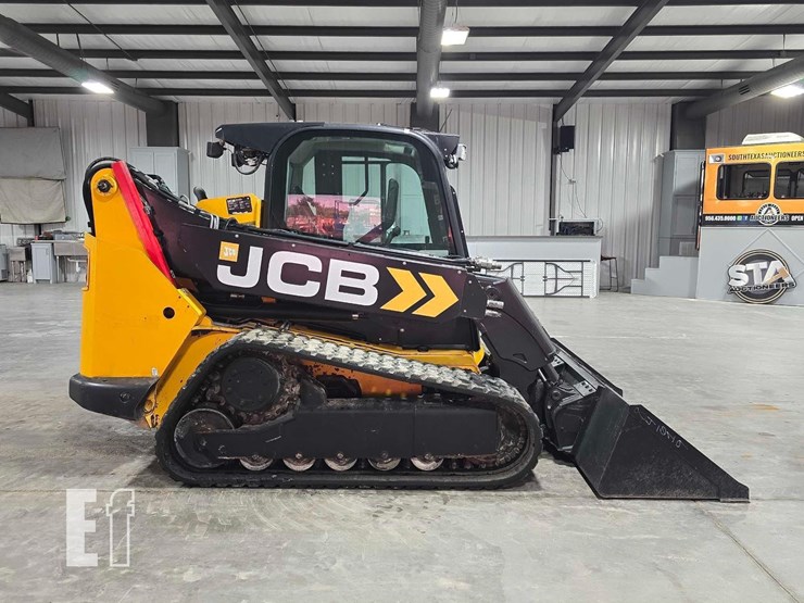 2022-jcb-3ts-8t-image-6