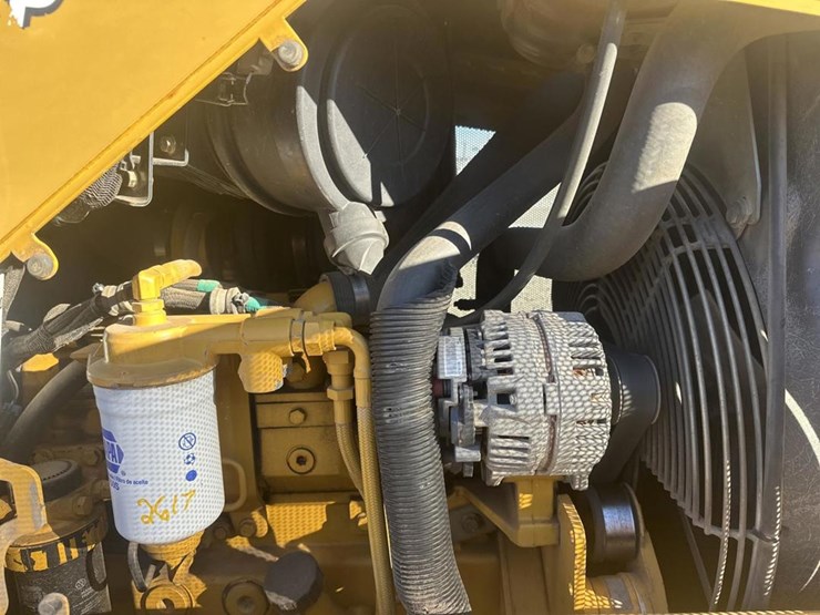 2014-deere-450j-image-46