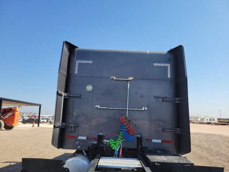 2006-peterbilt-379-image-19
