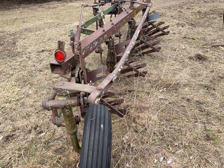 john-deere-pull-type-four-bottom-plow-image-4