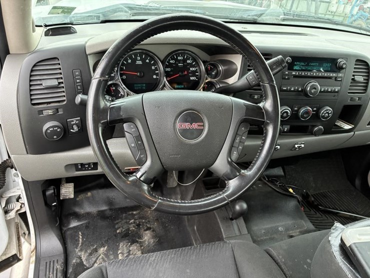 2012-gmc-sierra-2500-image-18