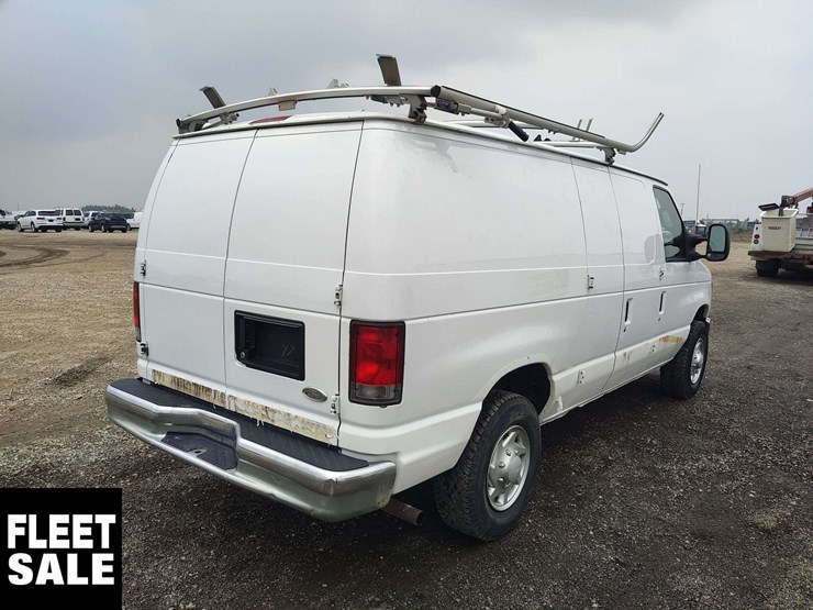 2014-ford-cargo-image-4