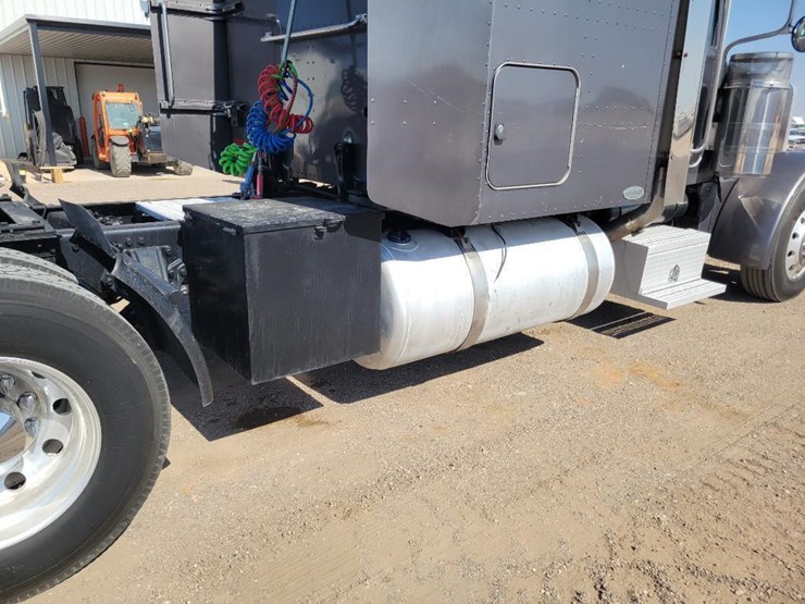2006-peterbilt-379-image-22