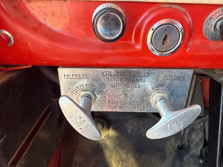 1970-ford-fire-truck-image-10