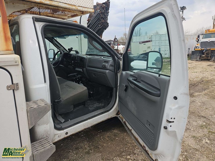 2006-ford-f550-image-35