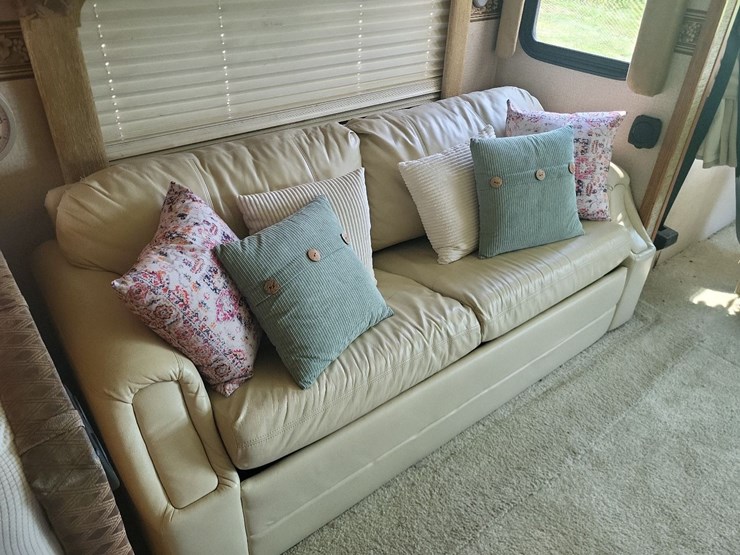 2003-fleetwood-bounder-39z-class-a-motorhome-on-freightliner-chassis-image-42