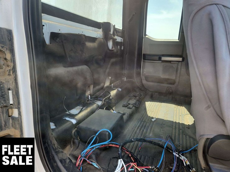 2022-ford-f550-image-17