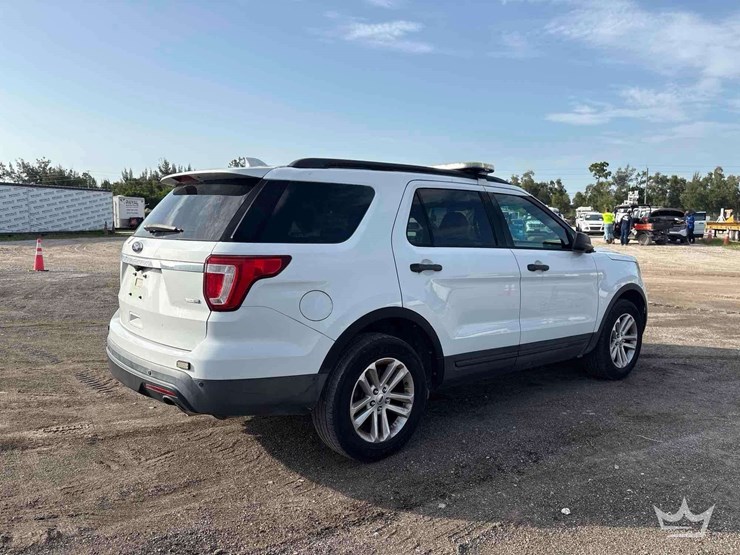 2016-ford-explorer-image-2