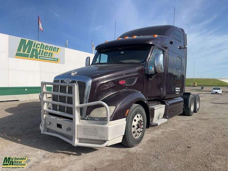 2012-peterbilt-587-image-1