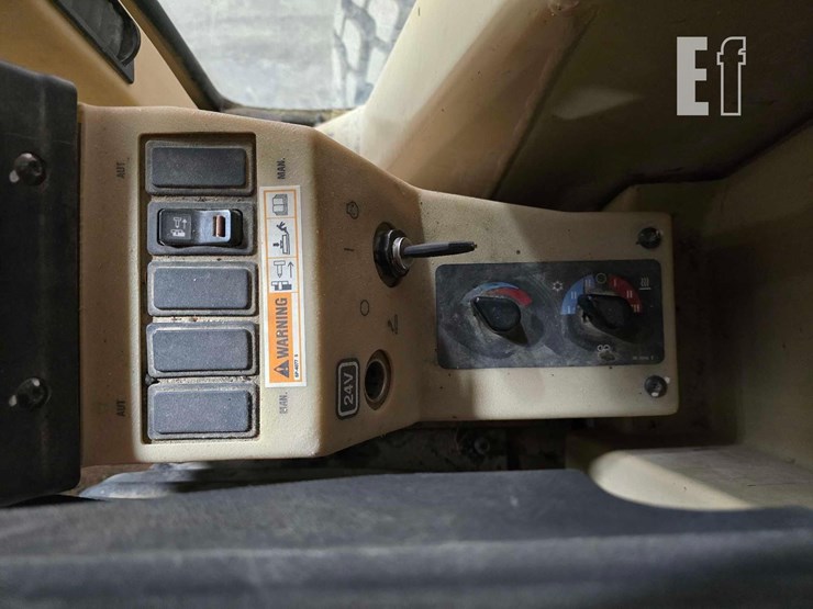 2006-caterpillar-140h-image-23