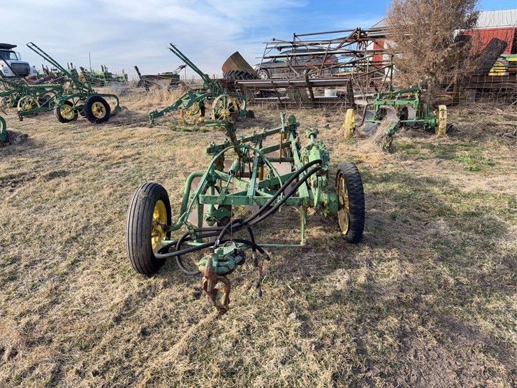 john-deere-pull-type-three-bottom-plow-image-8
