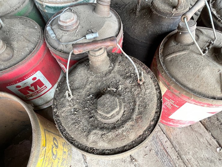#2329-•-vintage-oil-cans-image-10