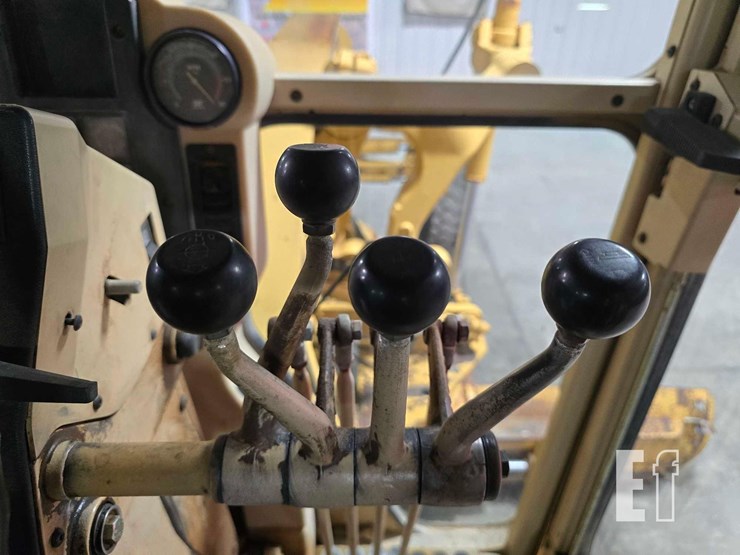 1996-caterpillar-140h-image-18