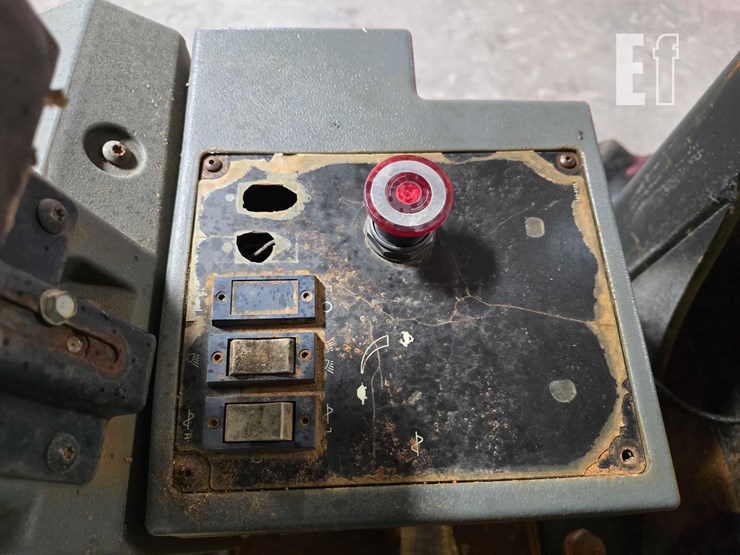 2004-caterpillar-cp-563e-image-14