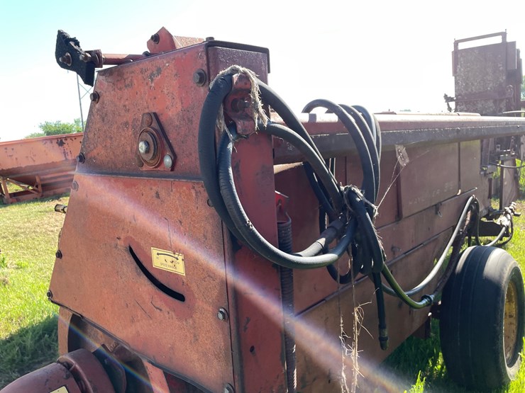 new-holland-315-image-25