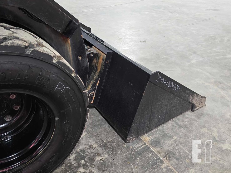2014-caterpillar-272d-image-11