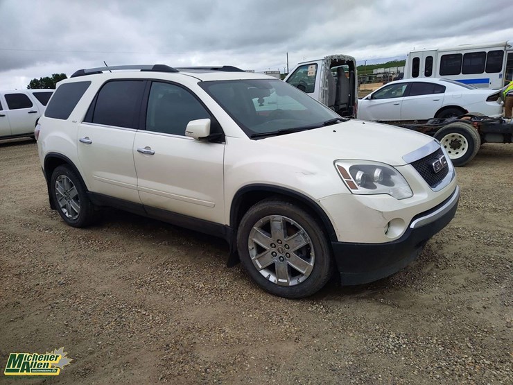 2010-gmc-acadia-image-4