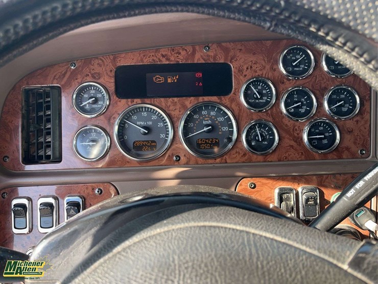 2012-peterbilt-587-image-16