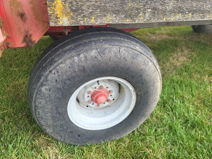 gehl-970-silage-wagon-w/gehl-tandem-axle-running-gear-image-17