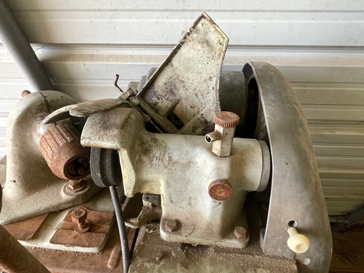 #3329-•-stoux-valve-face-grinding-machine-and-rolling-metal-tool-box-image-10