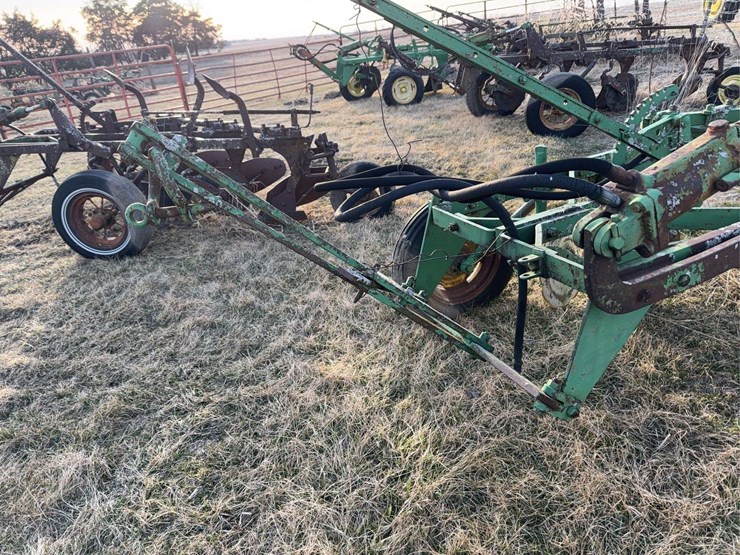 john-deere-pull-type-three-bottom-plow-image-12