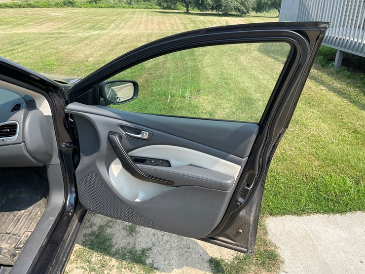 #1012-•-2013-dodge-dart-limited-(has-wi-title)-image-16