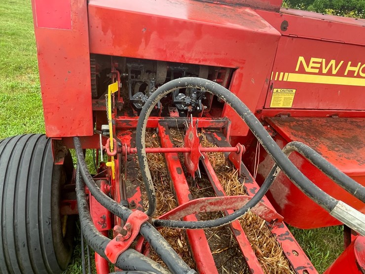 new-holland-570-image-15