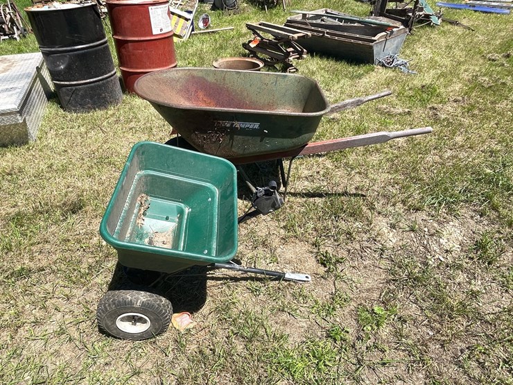 #3308-•-true-temper-wheelbarrow-and-estate-pull-behind-spreader-image-8