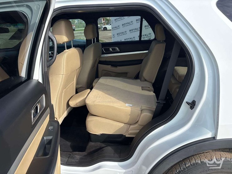 2016-ford-explorer-image-25