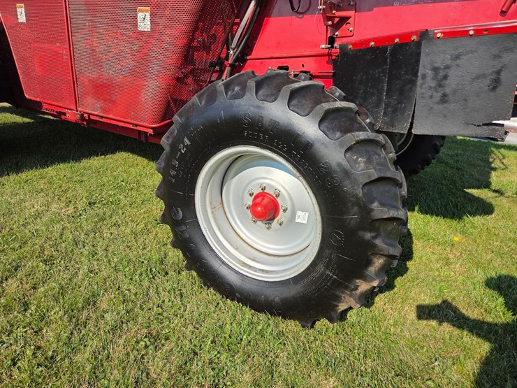 cih-2388-axial-flow-combine-image-28